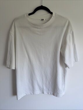 BN Uniqlo White Short Sleeve Crewneck Tee